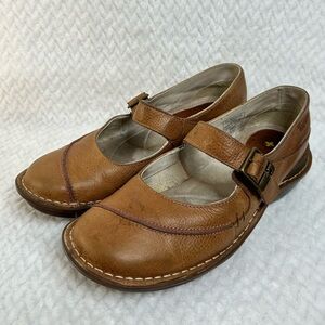 Dr. Martens Mary Jane style size 8 vintage tank leather air cushion soles.